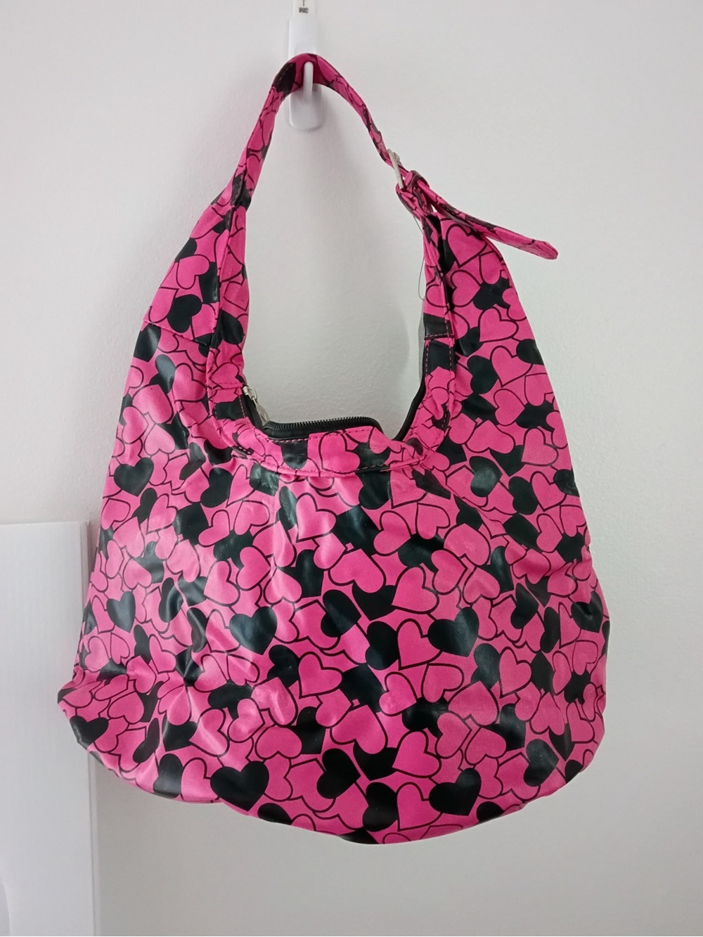 PLAYBOY Pink and Black Heart-Print Shoulder Bag with White Bunny Appliqué - Picture 3 of 3